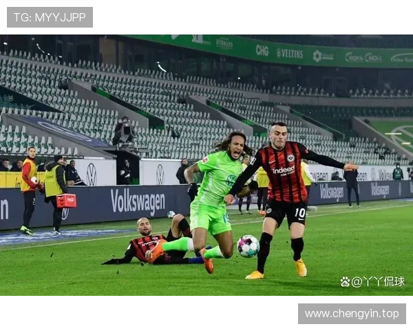 德甲狼堡降级边缘防线崩溃